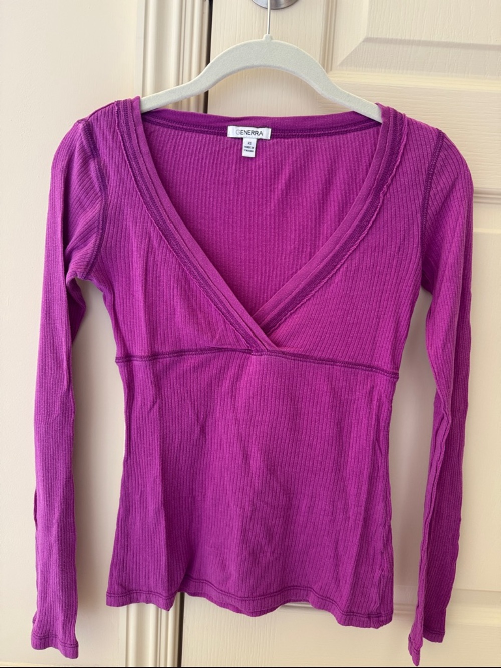 GENERra Ribbed V-Neck Long Sleeve Top in Magenta